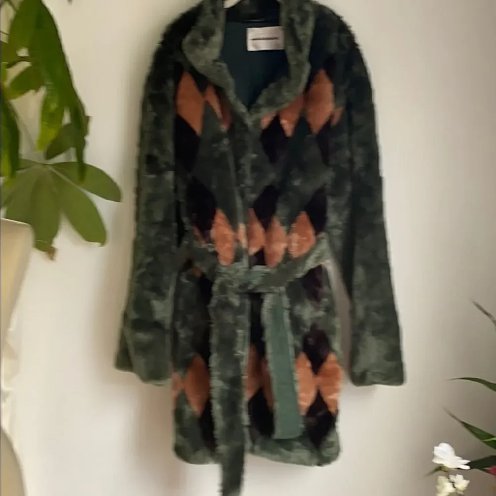 New Antik Batik
Khalim Coat   - Picture 8 of 8